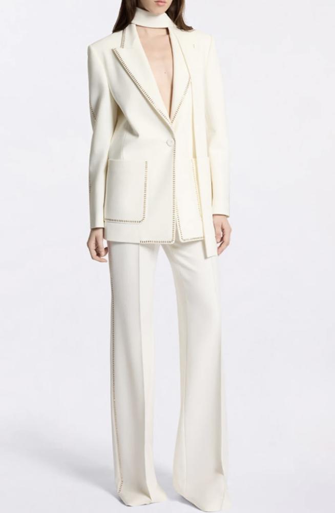"Classic Elegance" Suit in Luxurious Ivory with Refined Detailing