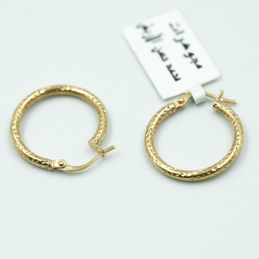 Round hoop earring, 18 karat