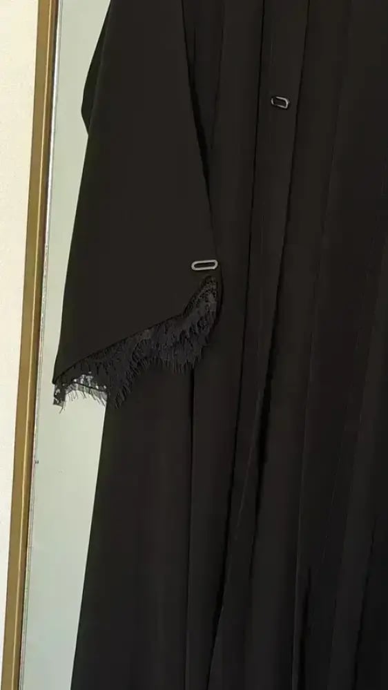 عباية دانتيل كم واسع