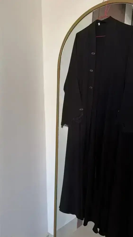 عباية دانتيل كم واسع