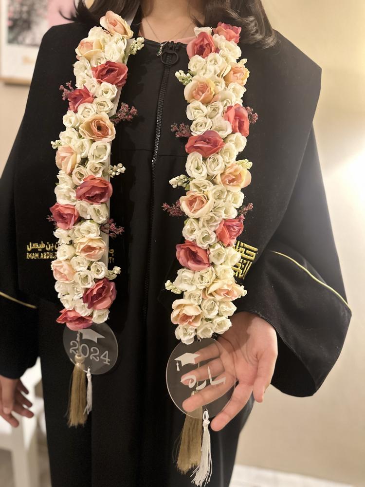طوق ورد صناعي ٣