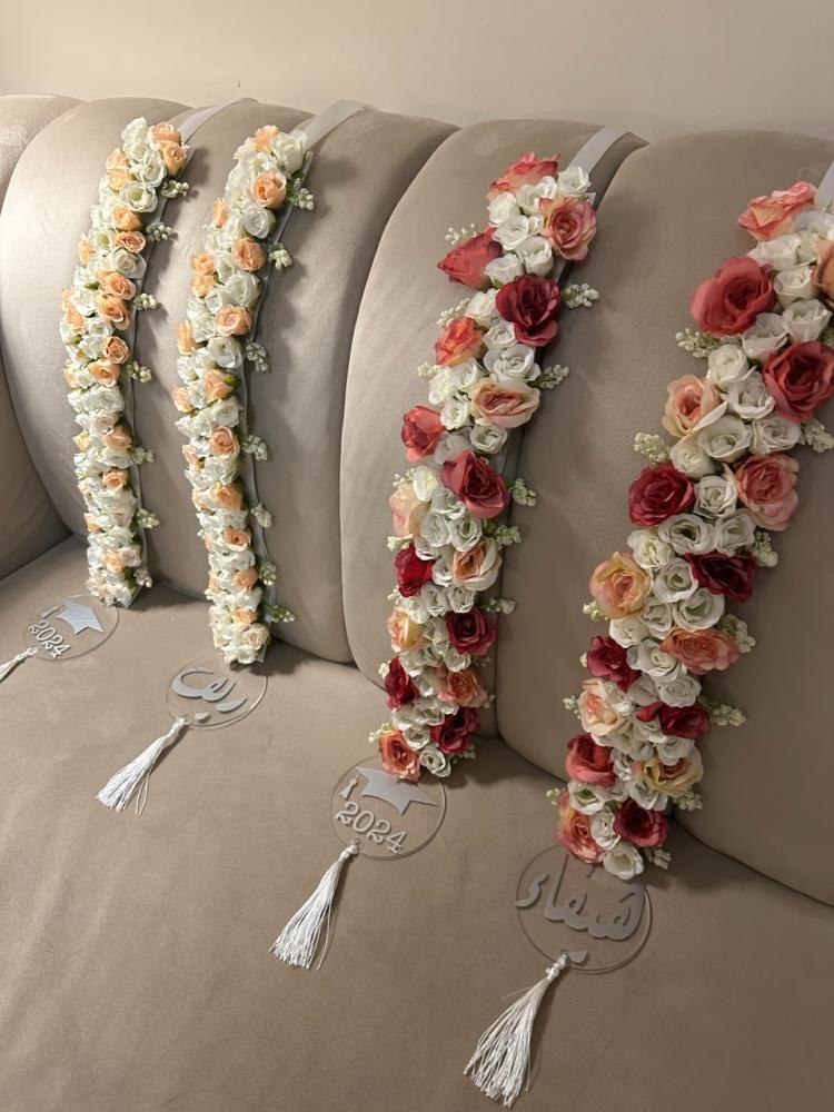 طوق ورد صناعي ٣