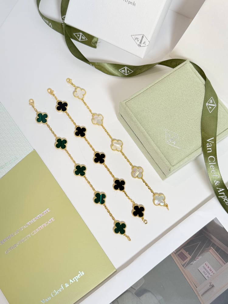 Van Cleef bracelet with 5 flowers including accessories