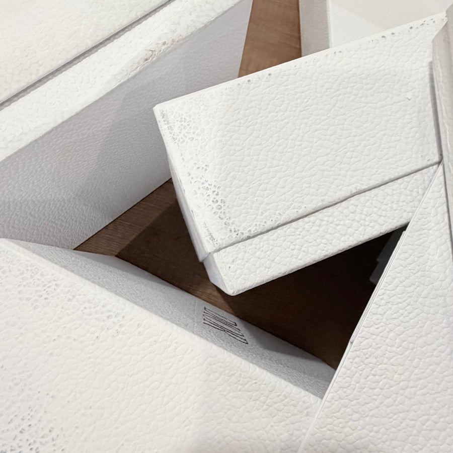 Damaged box + bag