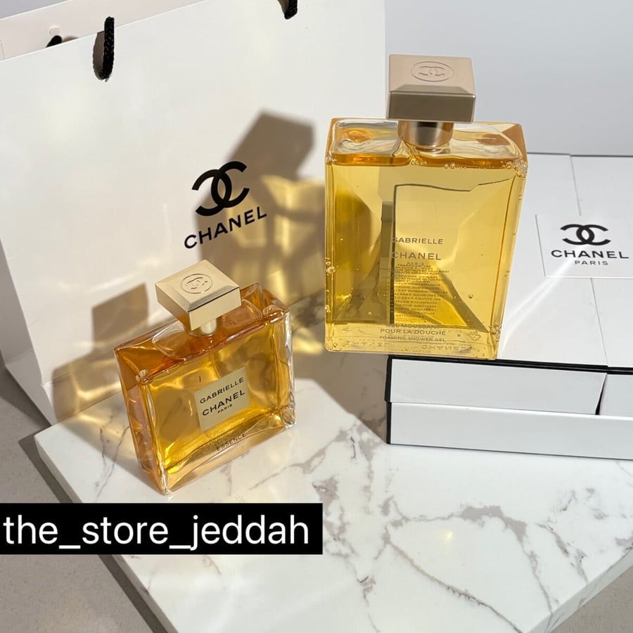 مجموعة غابريل مكونه من عطر 100 مل + شاور جل 200 مل مع ملحقاتها