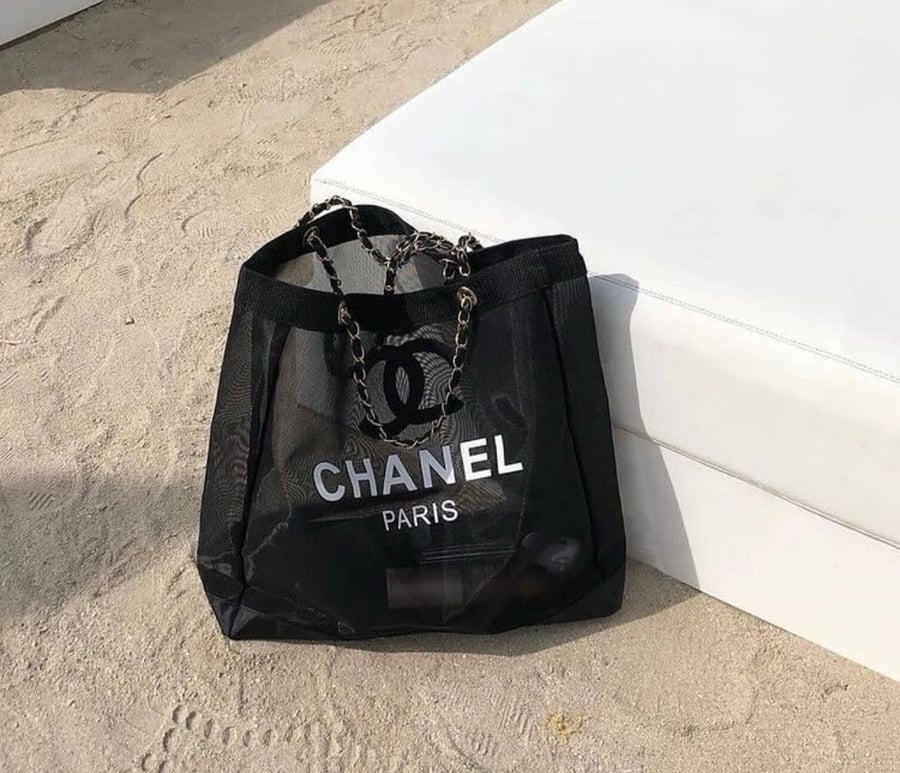 شنطه من شانيل مع شنطه صغيره داخليه