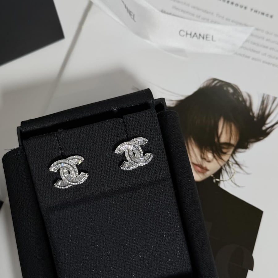 Chanel ring + accessories