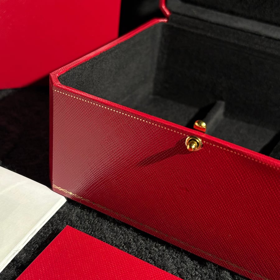ساعة كارتير نسائيه ذهبي وفضي مع ملحقات ماستر