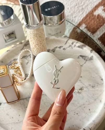 كريم اليدين من YSL – ترطيب فاخر بتصميم قلب أنيق
