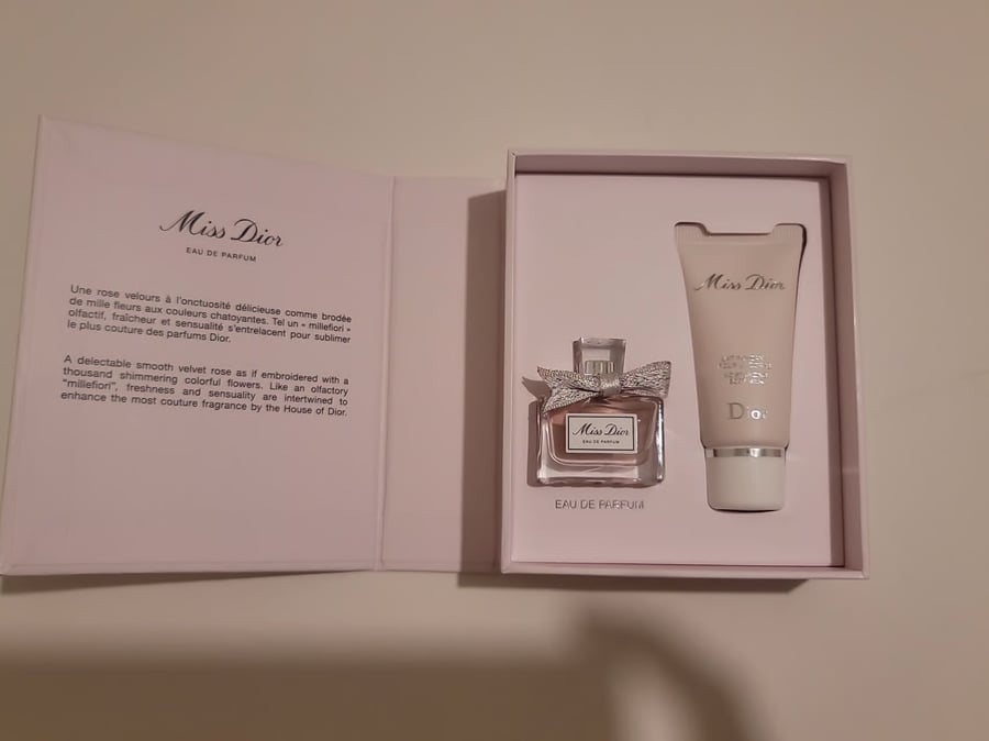 طقم ديور مس ديور او دو بارفيوم عطر 5مل+بودي لوشن 20مل
