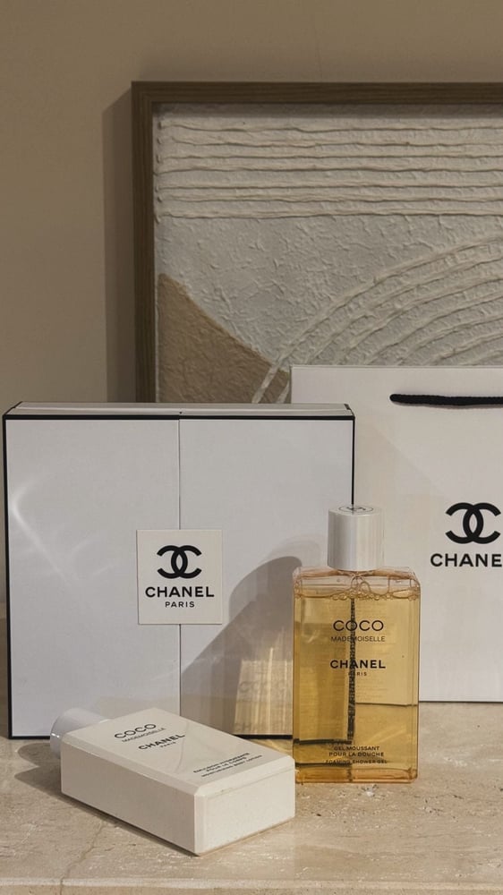 Coco Chanel set consisting of 200 ml lotion + 200 ml shower gel with accessories