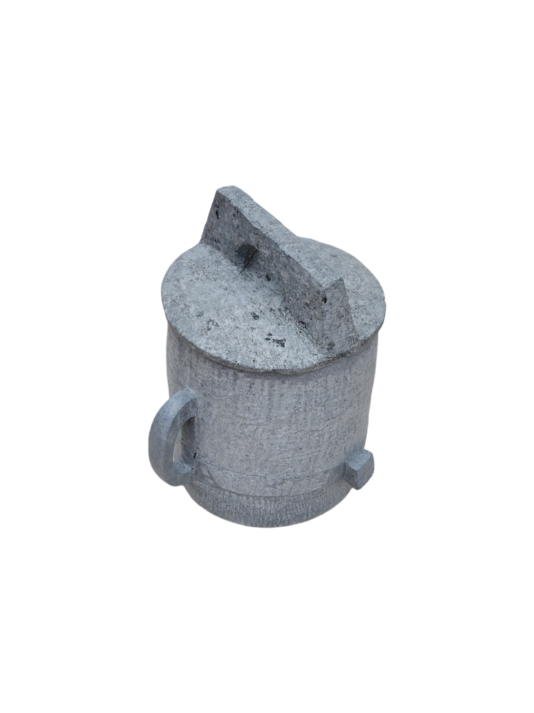 A round of stone with a capacity of 8 litres