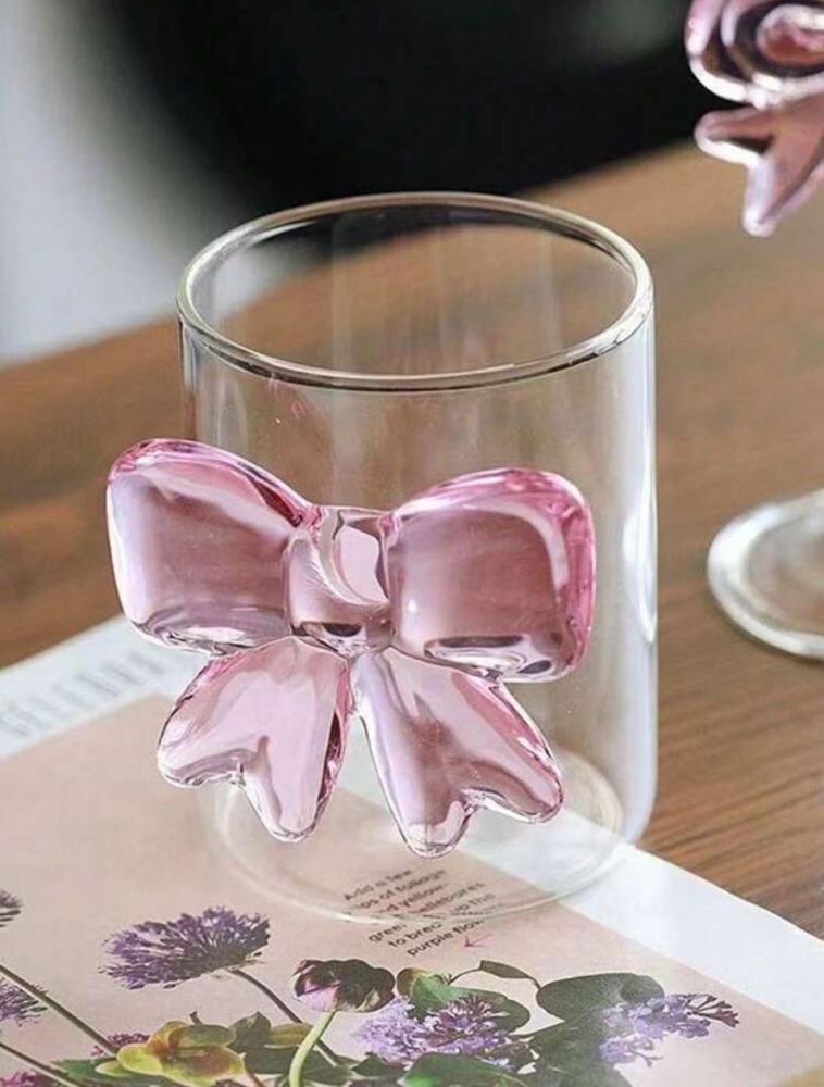 كوب زجاج صغير بفيونكة