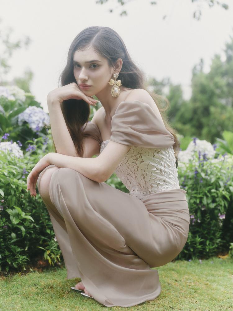فستان جلاديس