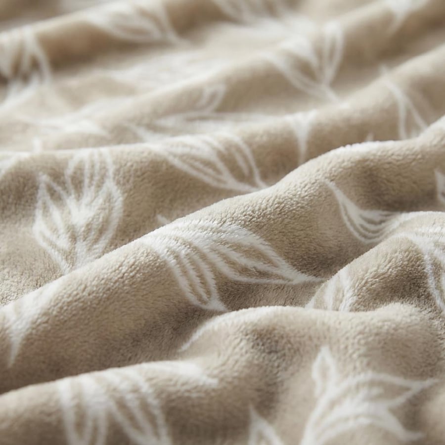 Super soft velvet blanket with floral design