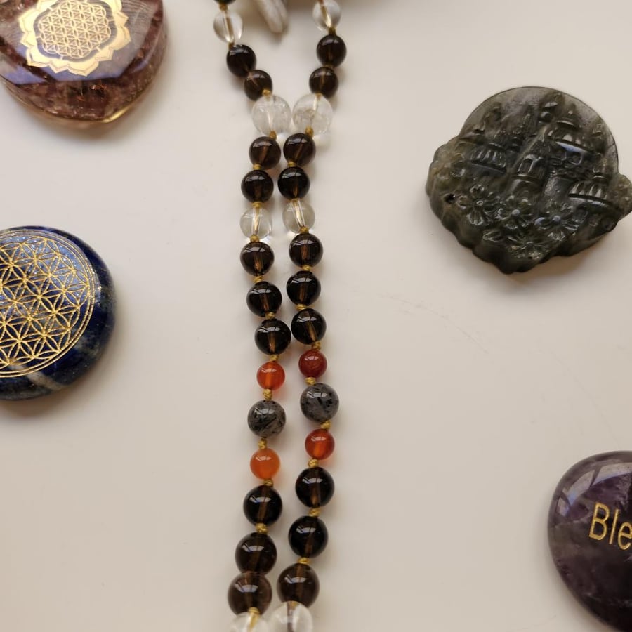 عقد السرنديب Serendipity من مجموعة أحجار مميزة