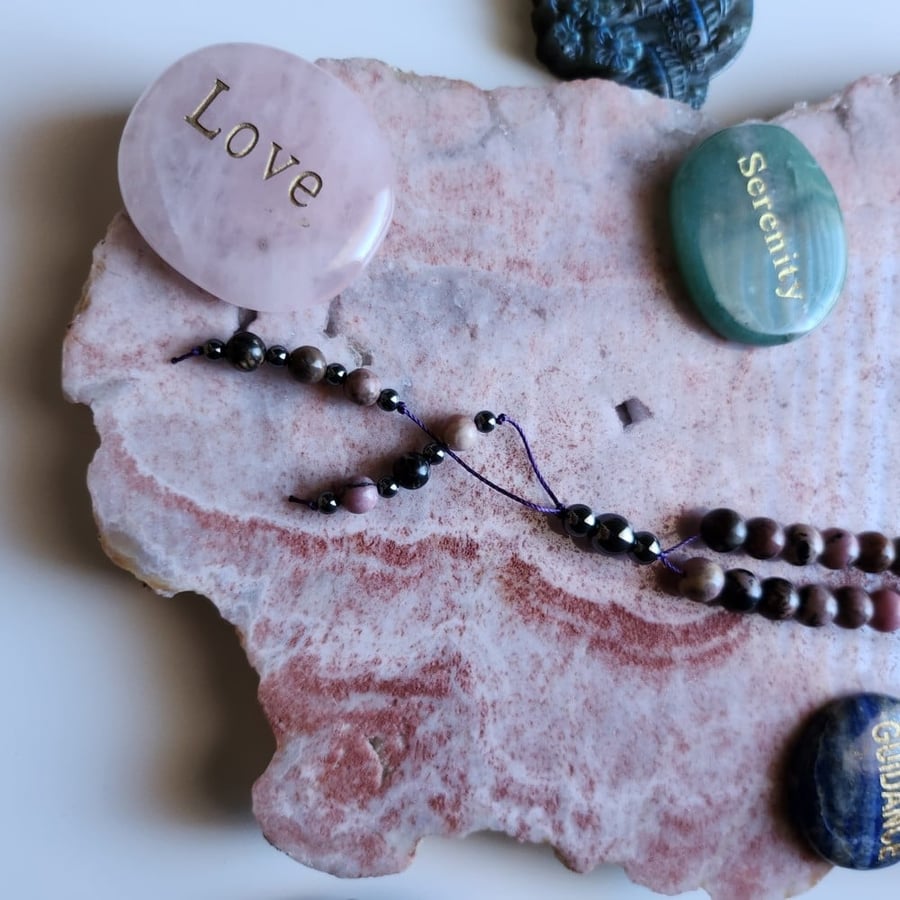 سبحة الحب من حجر الرودنايت Rhodonite  المميز