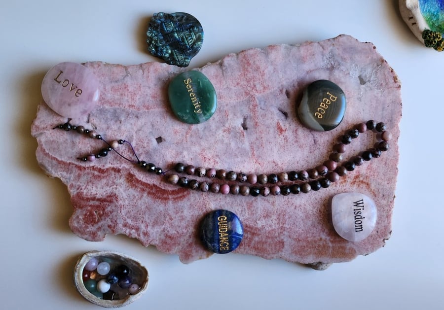 سبحة الحب من حجر الرودنايت Rhodonite  المميز