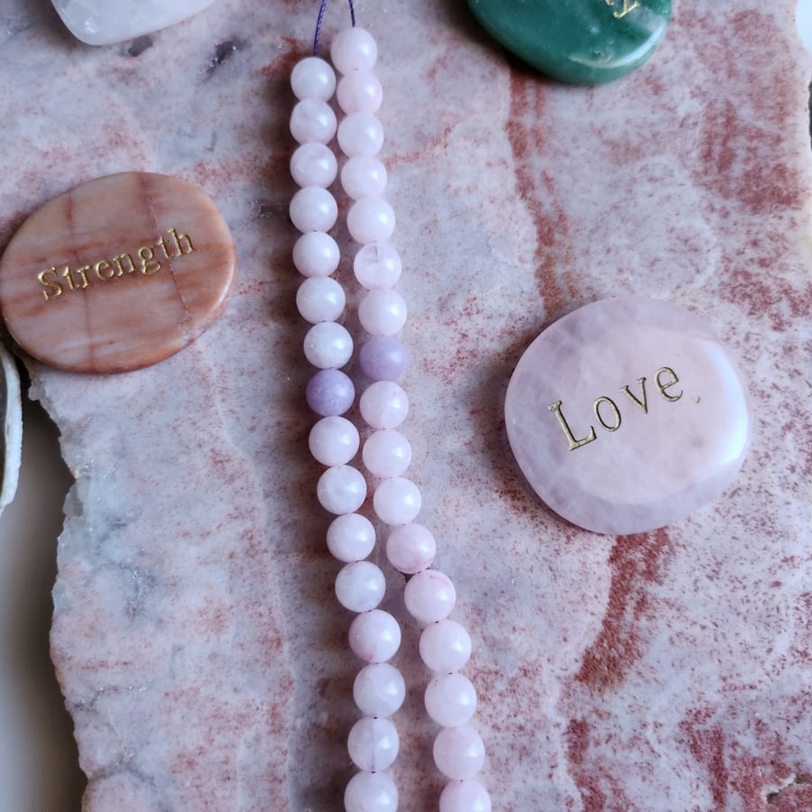 سبحة الحب من حجر الروز كوارتز Rose Quartz و الليبودلايت Lepidolite المميز