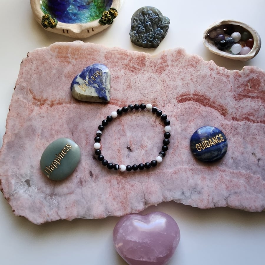 اسوارة الجمال والبهاء من حجر الجاسبر الأسود المنقط بالأبيض Jasper