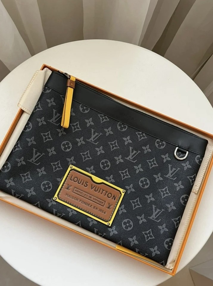 باوتش Louis Vuitton