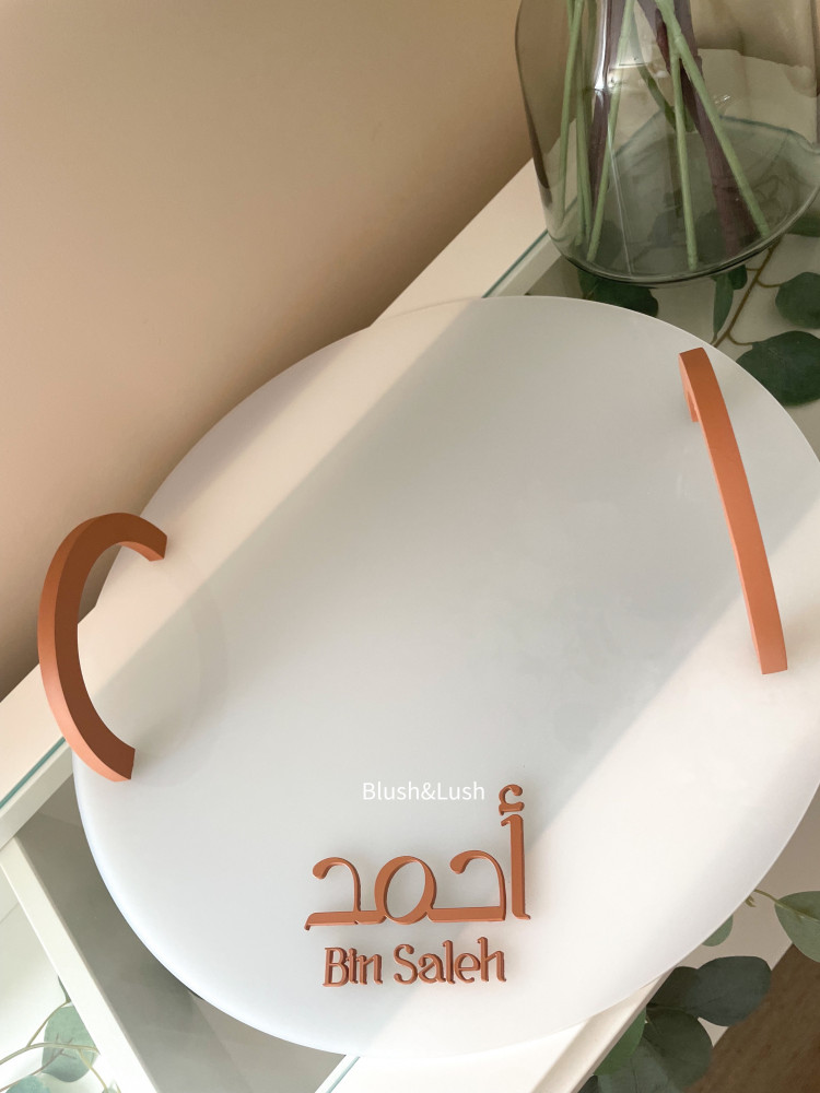 Acrylic tray with two names written in colored acrylic