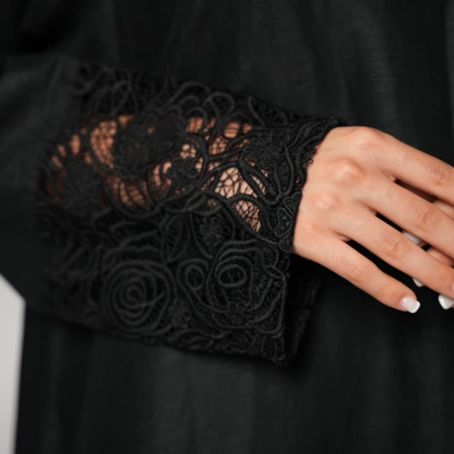 H142 Black