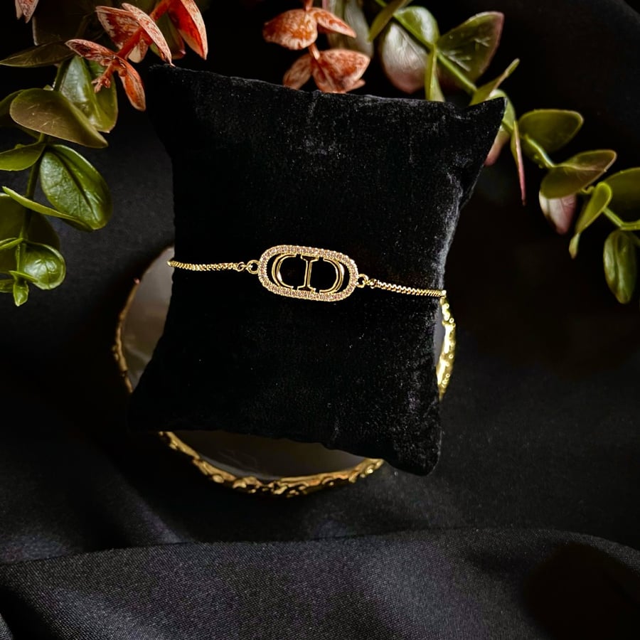 إسواره ناعمه ذهبي تصميم  ( Dior)