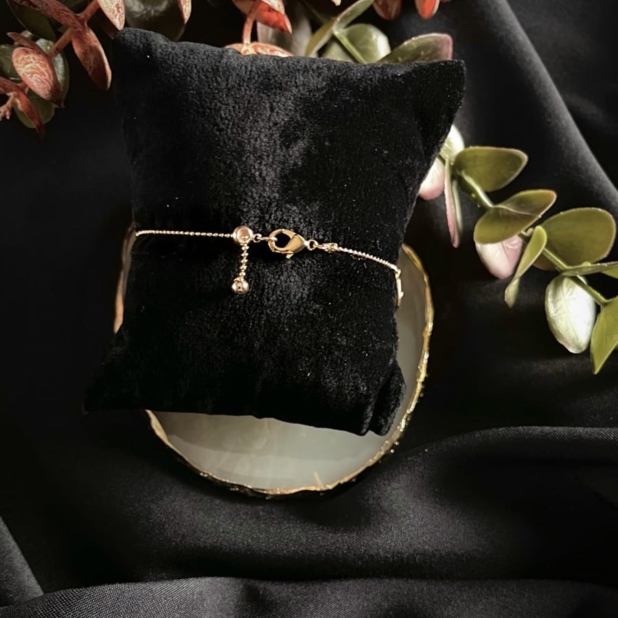 إسواره ناعمه ذهبي تصميم(Messika )