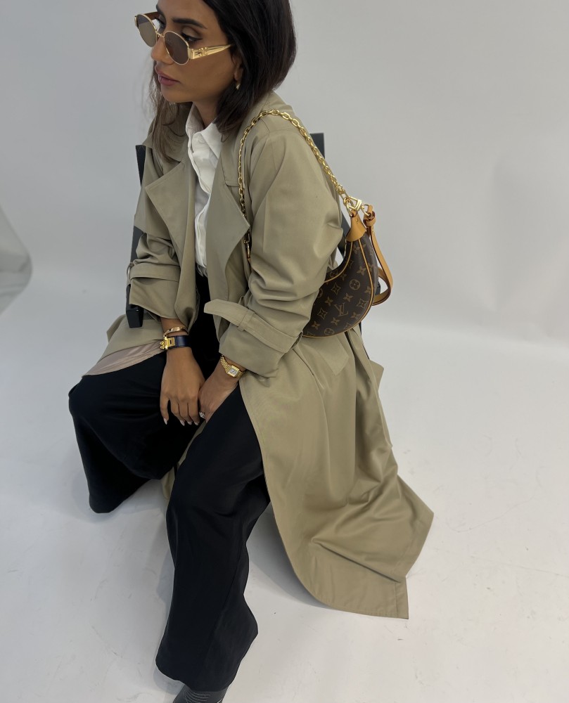 Street fashion abaya