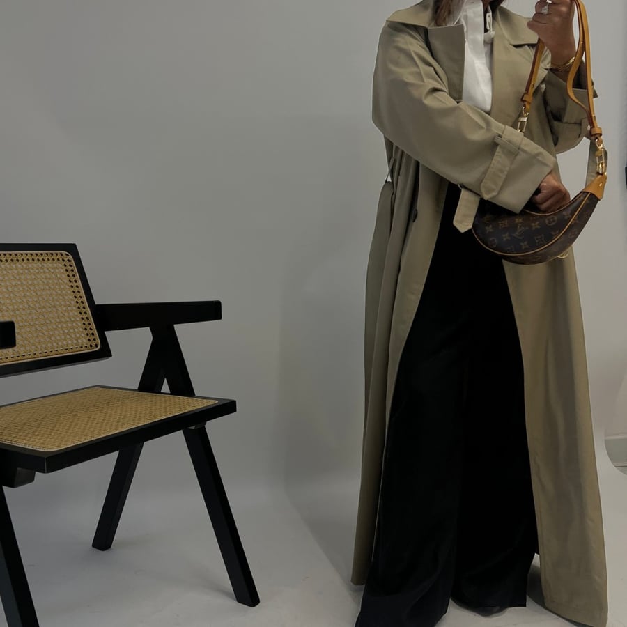 Street fashion abaya