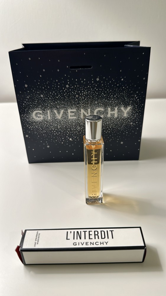عطر جفنشي مع الكيس