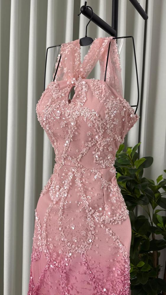 D87
