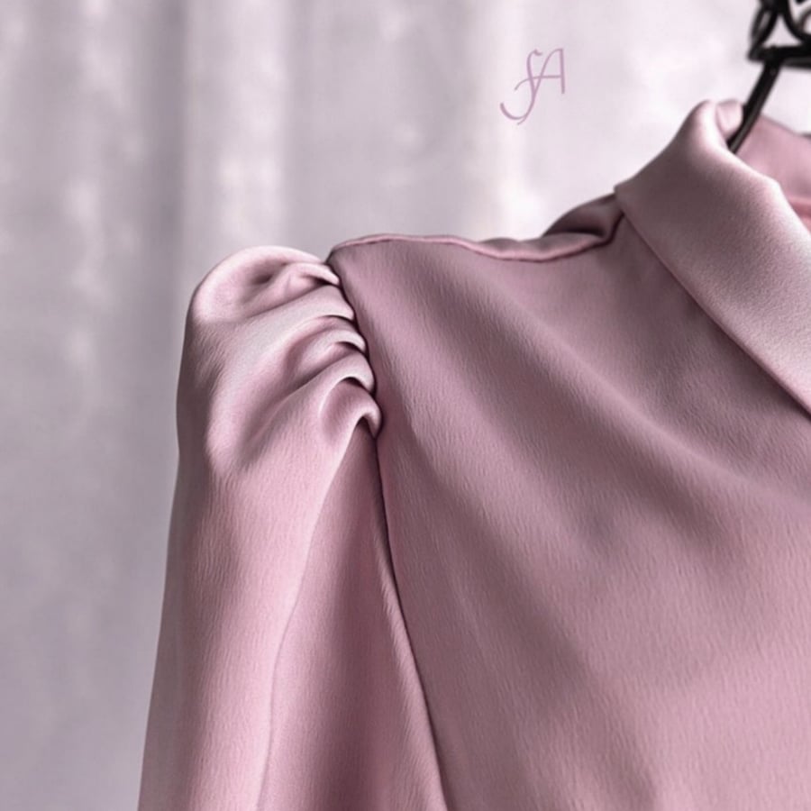فستان نسائي ساتان ناعم بتصميم اللف وأكمام طويلة ، متوفر بثلاث ألوان
