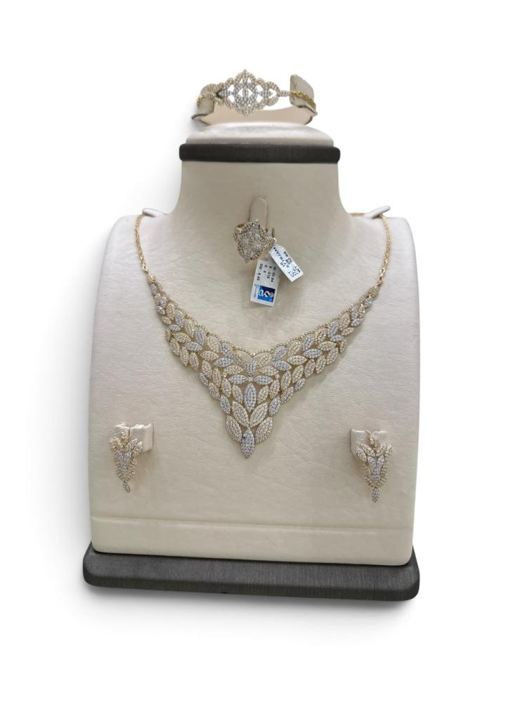 طقم عيار 18- 32.84g