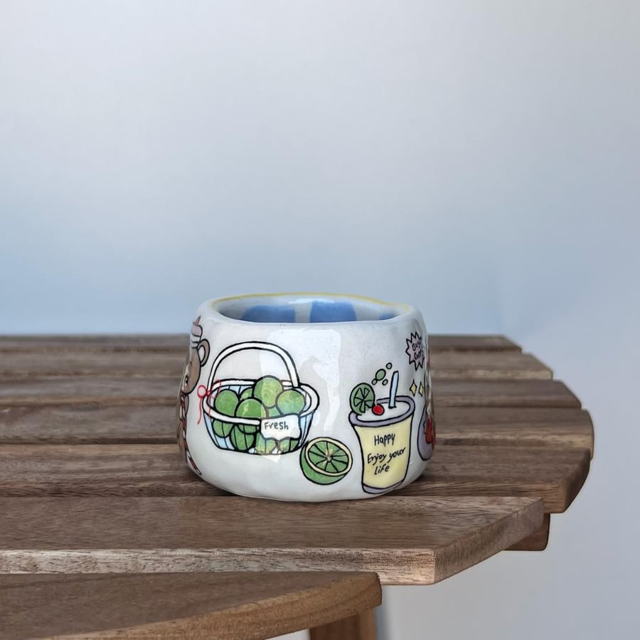 A bowl for yogurt and oats 1