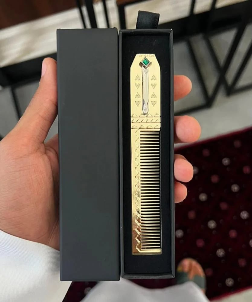 مشط واو للشارب بالاسم