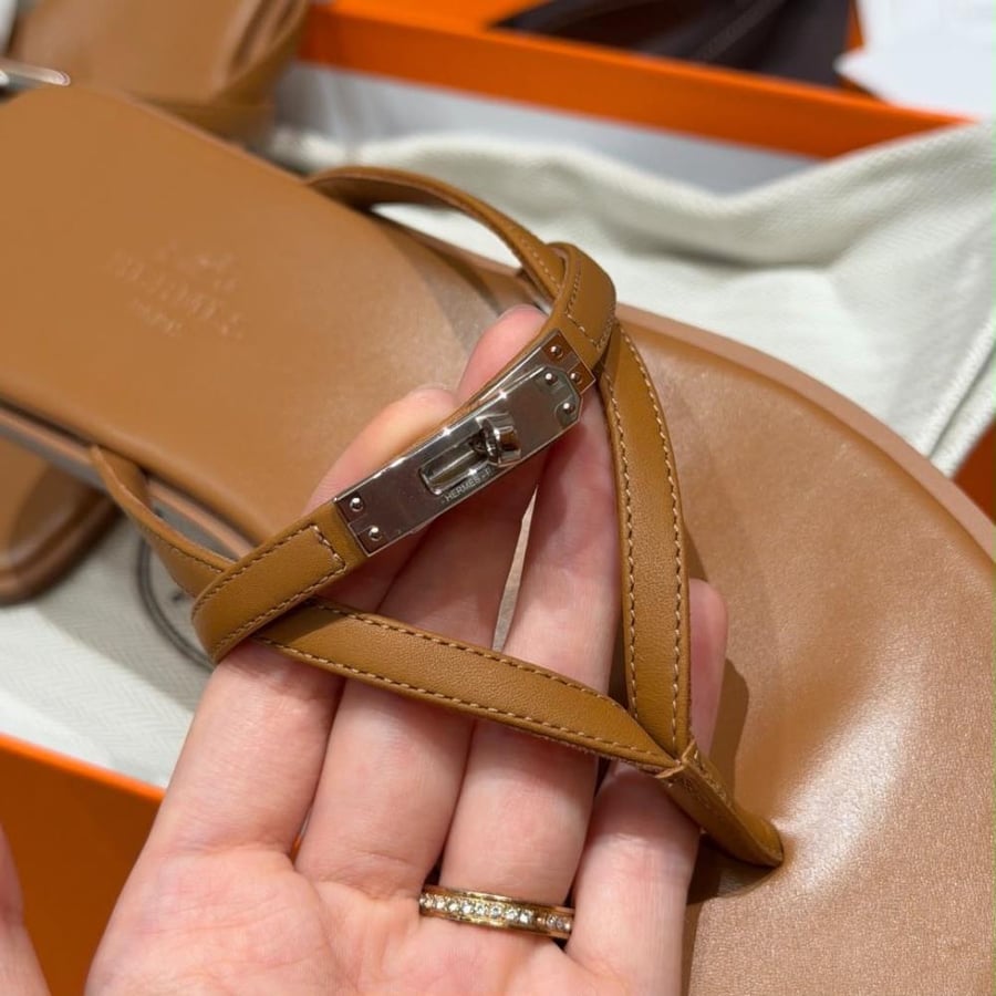 ‏ Hermès brown Miss sandal