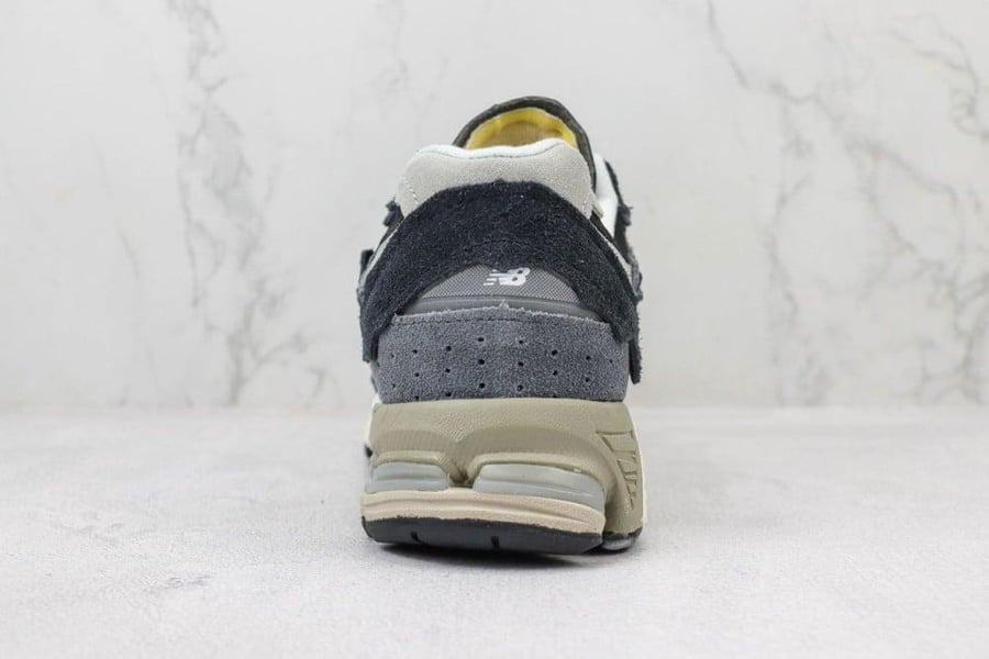 New Balance 2002R Black Grey