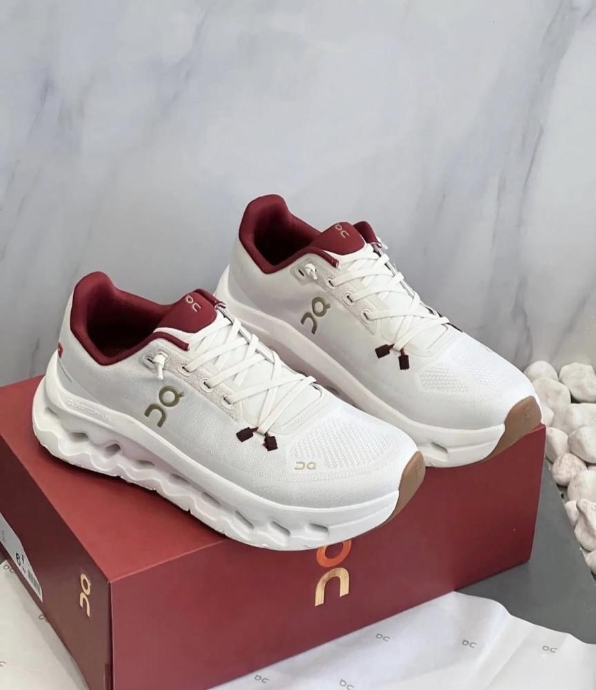 On running cloudtilt Mesh Sneakers White and Red