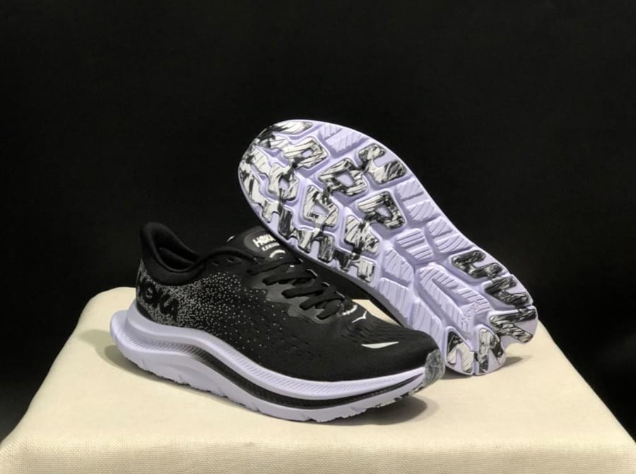 Hoka One One Kawana Black & white