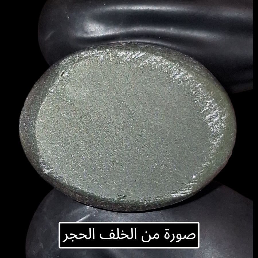 حجر أوبسيدان عين الملكة أسود مع توهج باللون  طبيعي