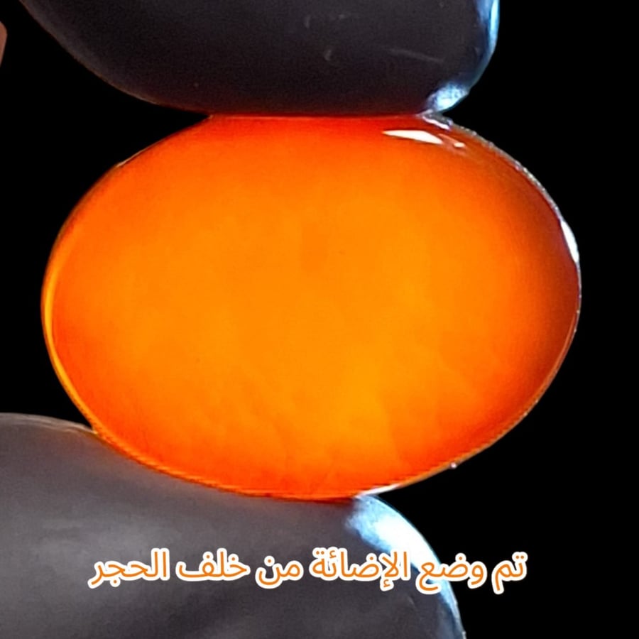حجر عقيق لون جميل طبيعي مفحوص وموثق بشهادة مختبر