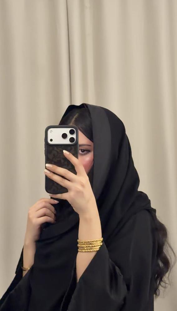 عبايه ( N115 ) سوداء مع حرير اسود