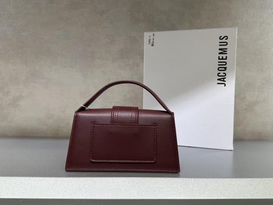 JACQUEMUS جاكيميوس عنابي