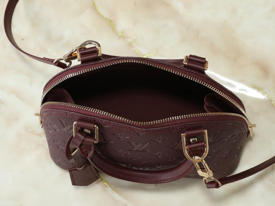 Lv BB alma red wine مطفي