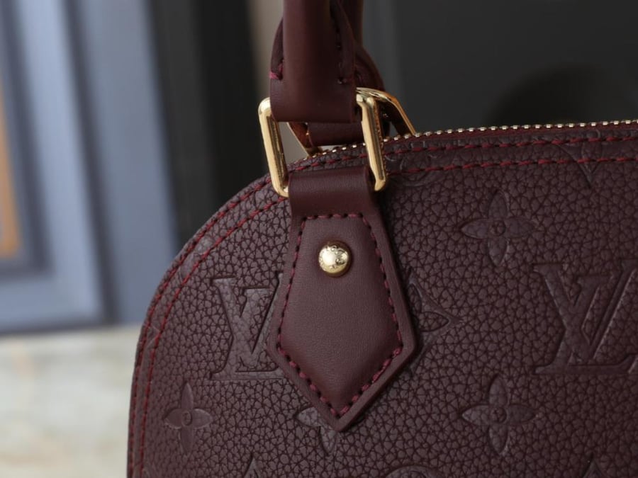 Lv BB alma red wine مطفي