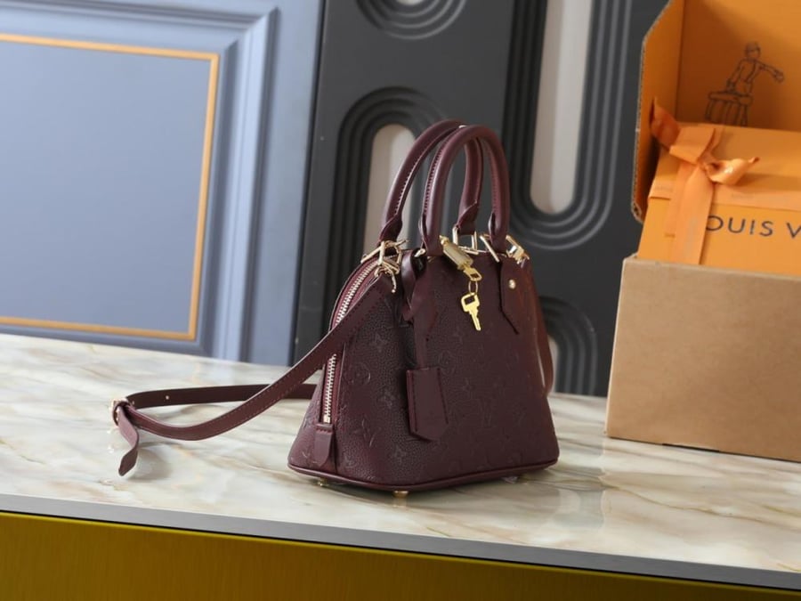 Lv BB alma red wine مطفي