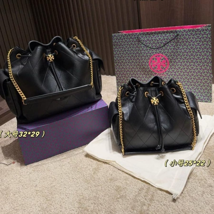 Tory Burch Charlie Quilted Drawstring Bucket جلد