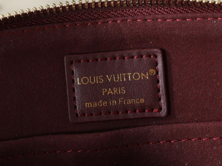Lv BB alma red wine مطفي